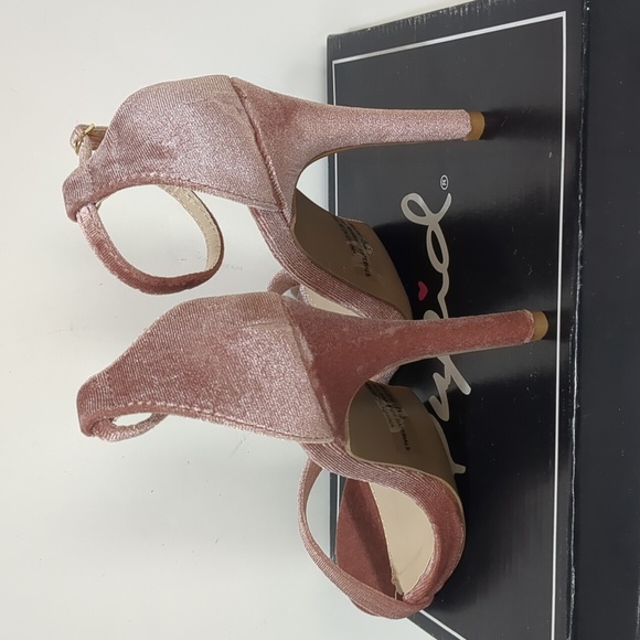 Qupid blush velvet heels sandals size 5.5 - Picture 5 of 9